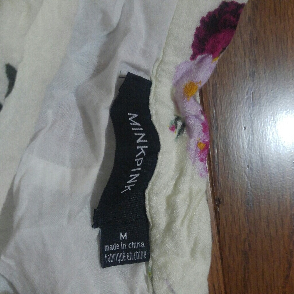 MINKPINK floral shorts - Picture 3 of 4